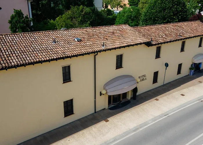 Nabila ريجّولو